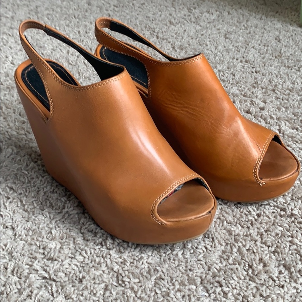 Elizabeth and James platform sandal sz 8.5